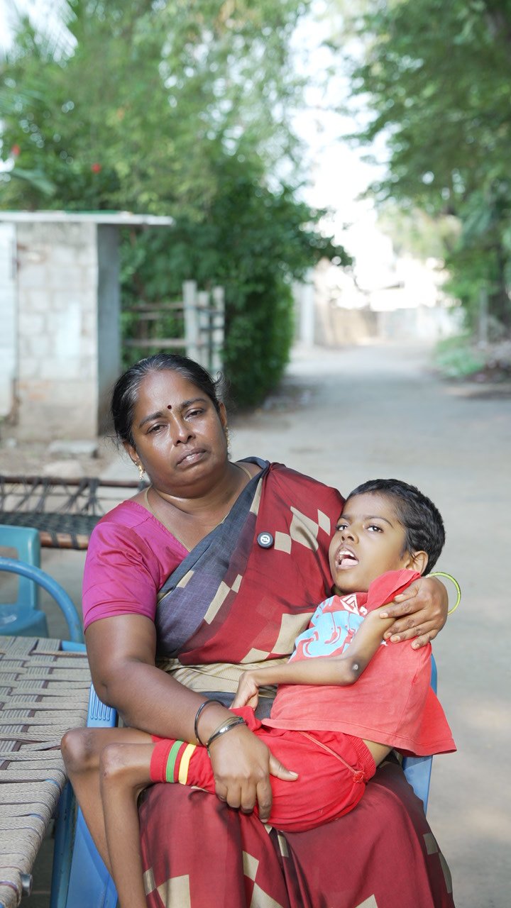 ஒரு சிறுவனின் வாழ்க்கைக்கு உங்கள் கை கொடுங்கள்...